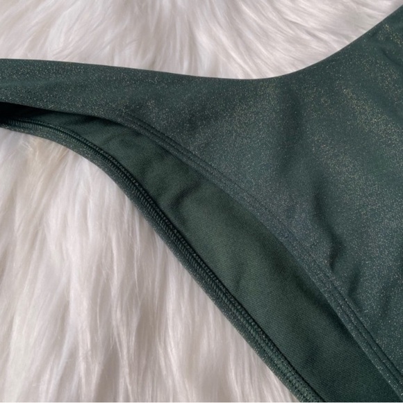 high-leg cheeky bottom - Picture 2 of 7